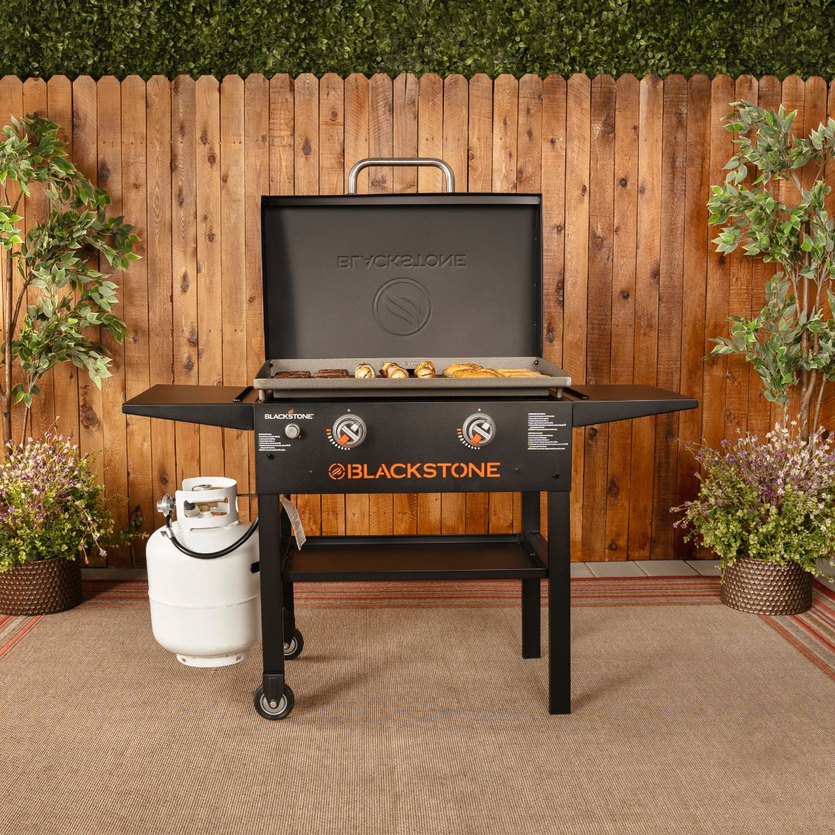 Blackstone 28 inch Table Top Griddle with Hood