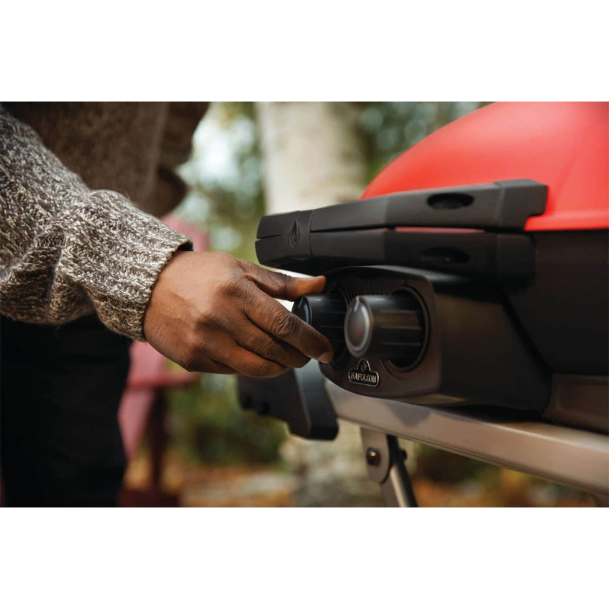 Napoleon TravelQ TM 285w/ Scissor Cart and Griddle/RED OR BPK