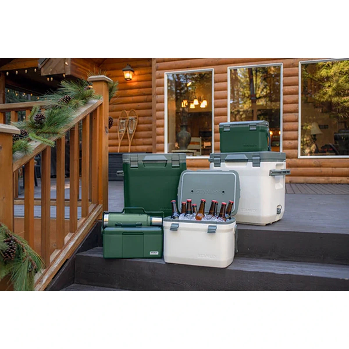 Stanley Cooler 28L / 30QT Polar White