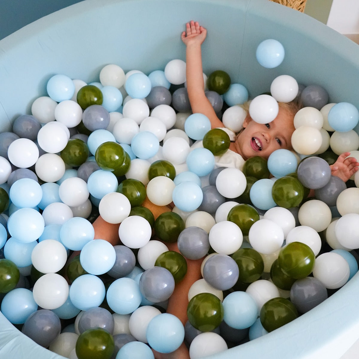 Ezzro White Balls Set of 100