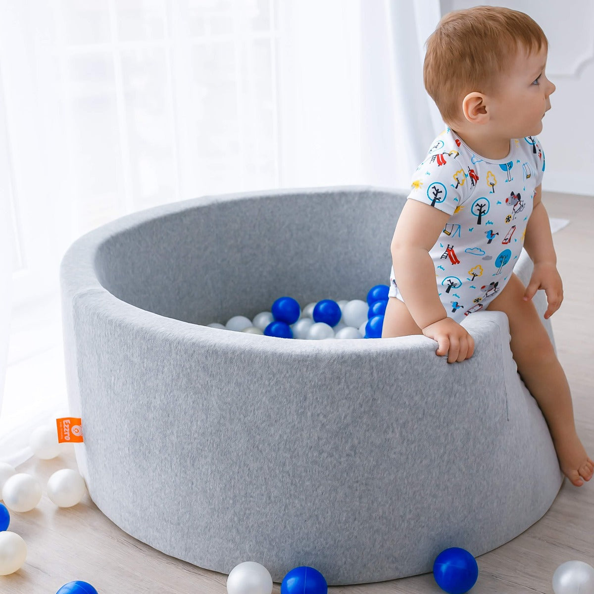 Ezzro Round Ball Pit - Velvet Grey Melange - 90X40 W100 Balls (White, Light Grey, Black)