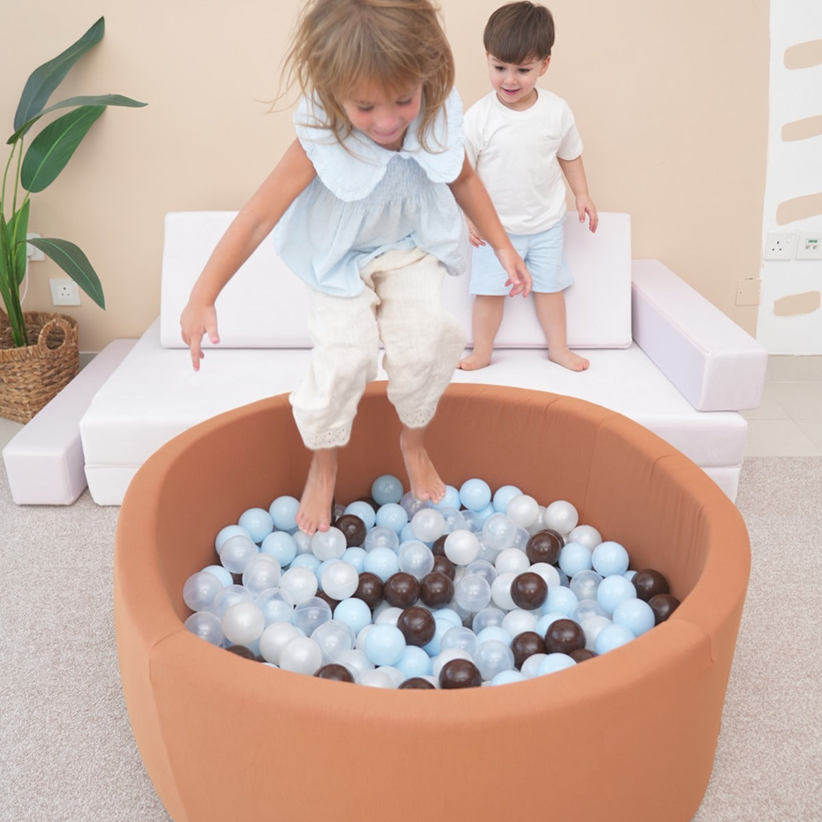 Ezzro Round Ball Pit - Saddle Brown - 100X40 W600 Balls (White, Baby Blue, Golden)