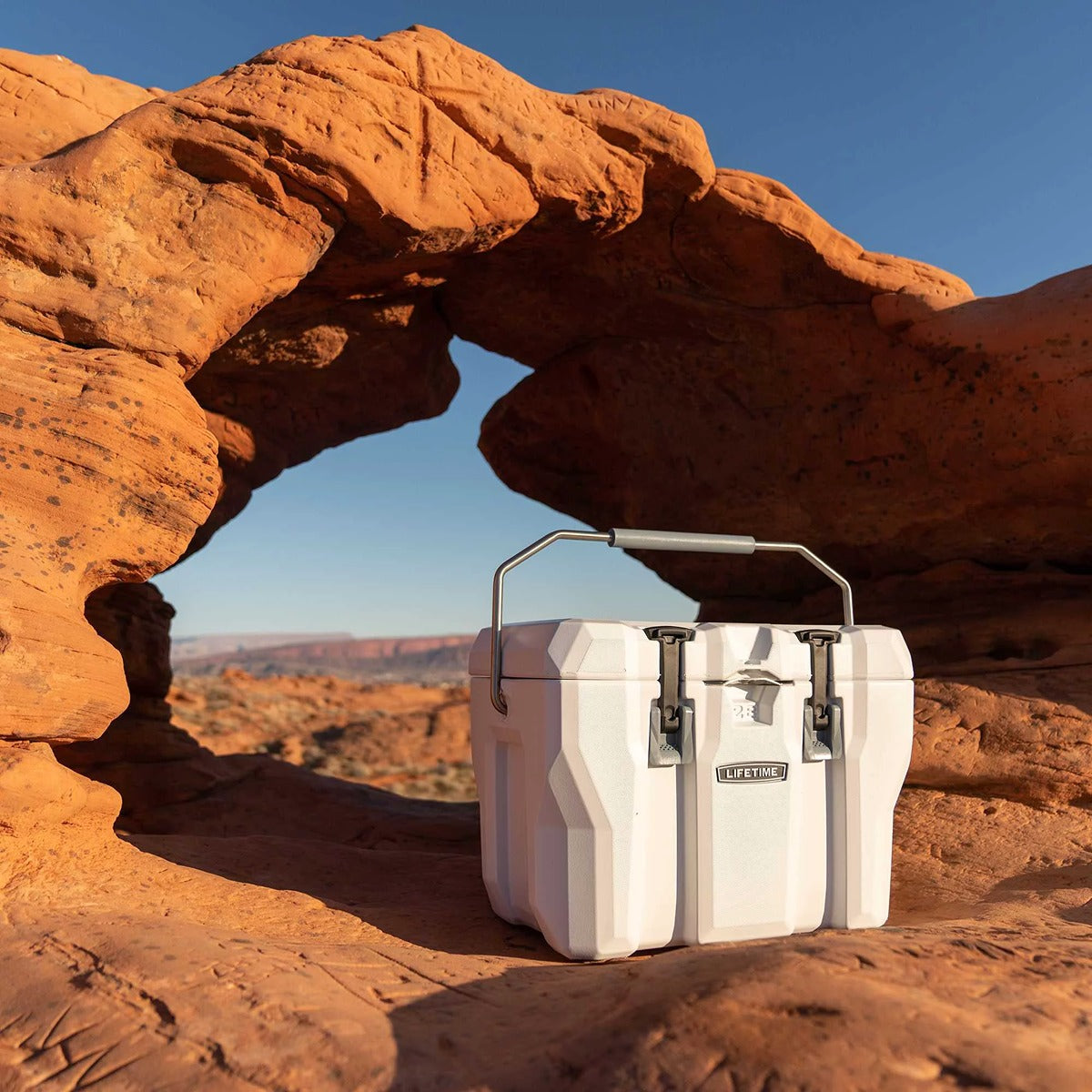 Lifetime Cooler, 28 Quart, Arctic White