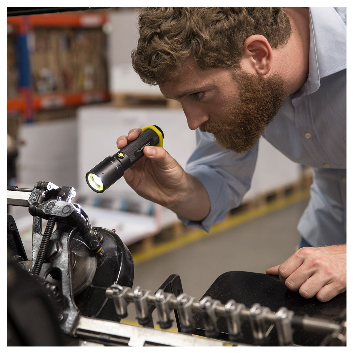 Ledlenser i9RI.2 flashlight gift box