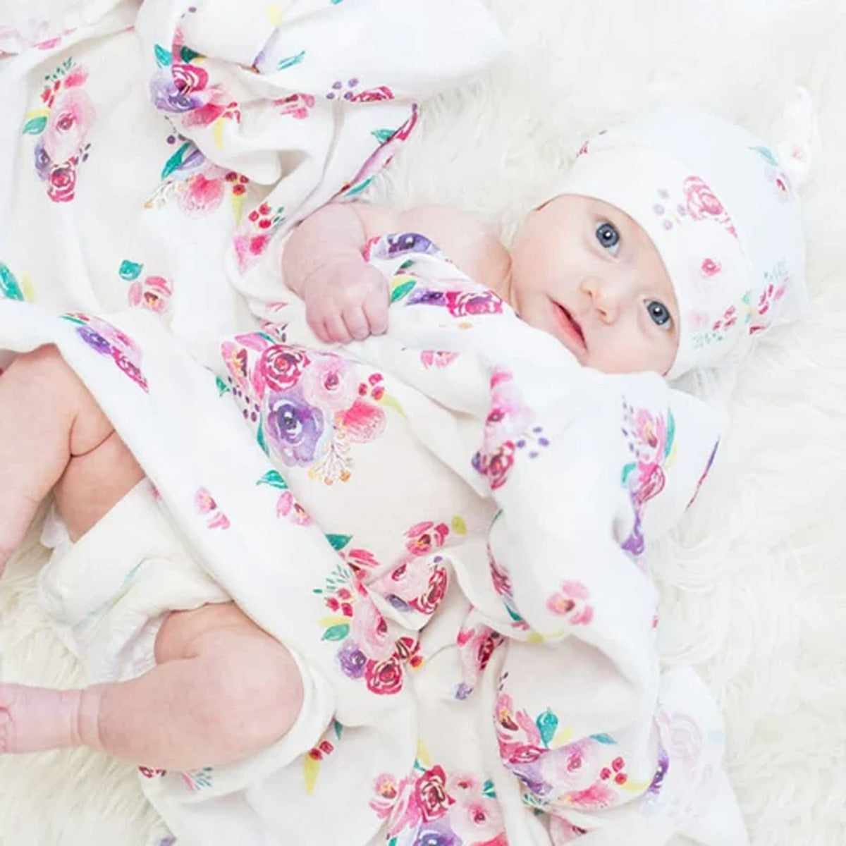 Lulujo Hello World Set (Bamboo Hat + Swaddle blanket) - Posies