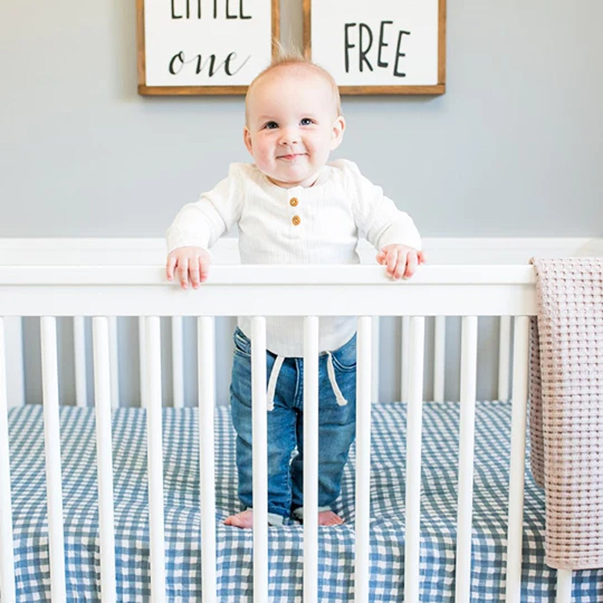 Lulujo Muslin Crib Sheet (135cm x 70cm) - Navy Gingham