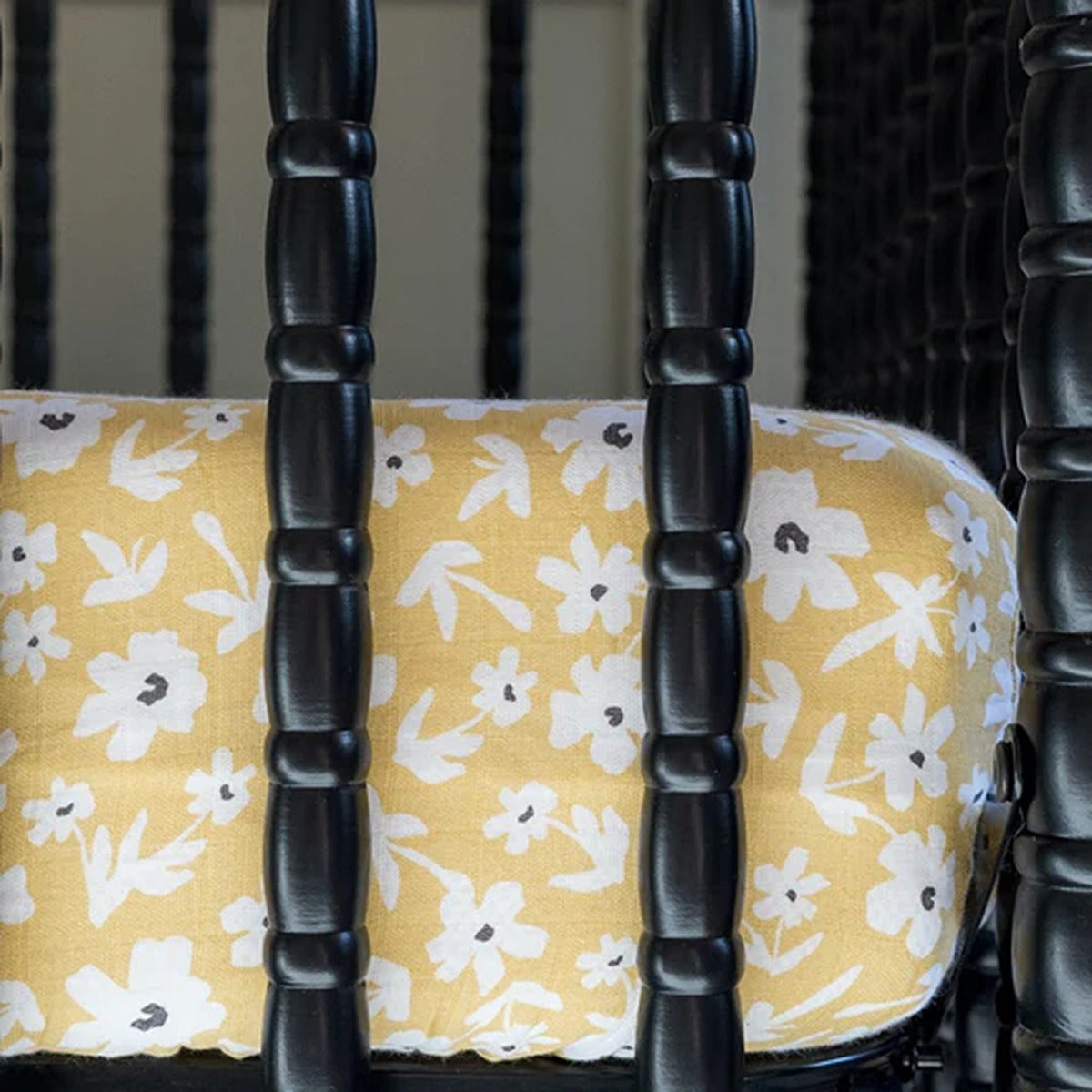 Lulujo Muslin Crib Sheet (135cm x 70cm) - Yellow Wildflowers