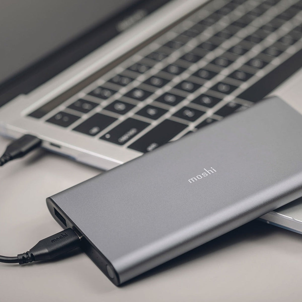 Moshi MOSHI IONBANK 5000 mAh Portable Battery- Titanium Gray