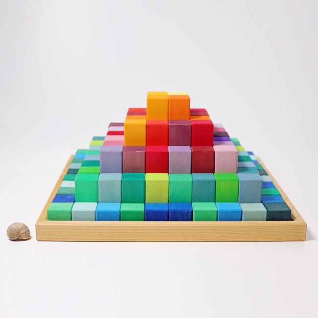 Large Stepped Pyramid in UAE - view 4
