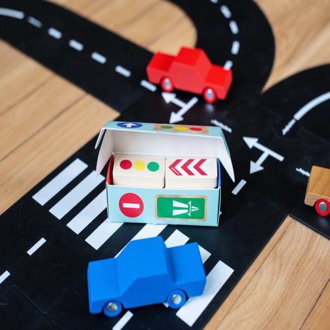 Waytoplay-Listings-RoadBlocks-trafficsignsDSC_3941-lowres-listing