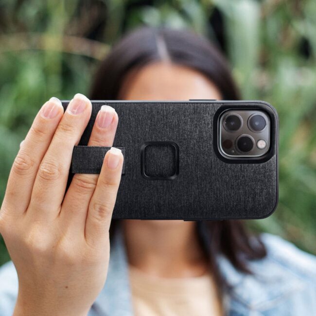 1-LIGHTBOX-Case-Loop-iPhone-Lifestyle-04 1-LIGHTBOX-Case-Loop-iPhone-Lifestyle-04