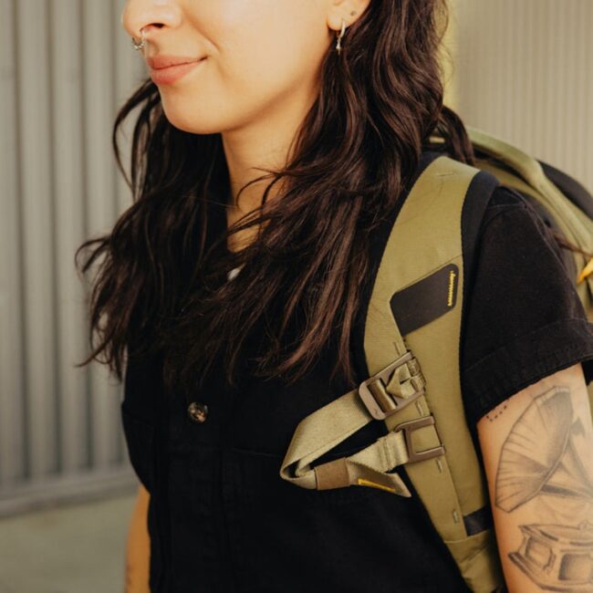 Backpack-Zip-20L-kelp-lifestyle-159A0664