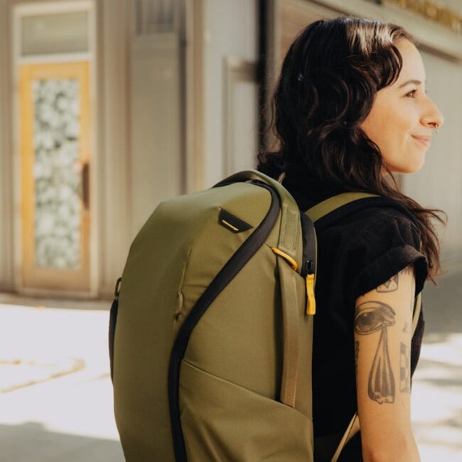 Backpack-Zip-20L-kelp-lifestyle-159A0667