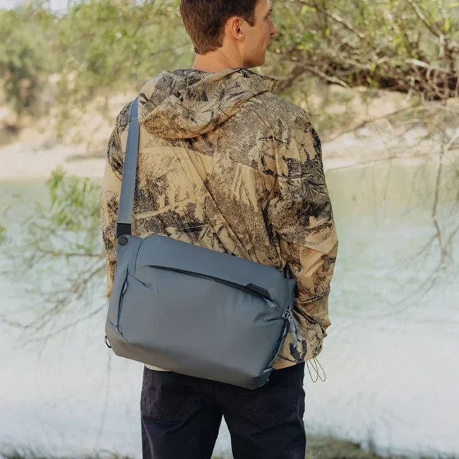 Everyday-Sling-10L-ocean-lifestyle-159A0847 Everyday-Sling-10L-ocean-lifestyle-159A0847
