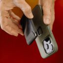 PeakDesign-SlimWallet-159A1661-web_3db141e5-b395-4a95-acf6-acb813f9f1b1