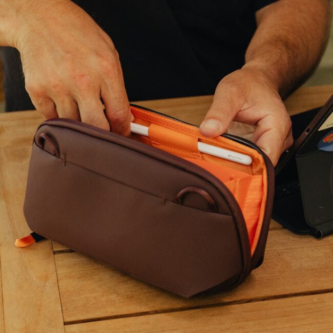 Tech-Pouch-small-eclipse-lifestyle-159A0488 Tech-Pouch-small-eclipse-lifestyle-159A0488