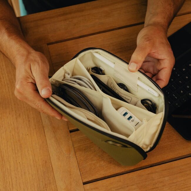 Tech-Pouch-small-kelp-lifestyle-159A0538