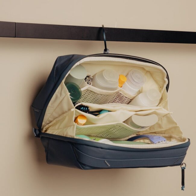 Wash-Pouch-ocean-lifestyle-159A0254 Wash-Pouch-ocean-lifestyle-159A0254