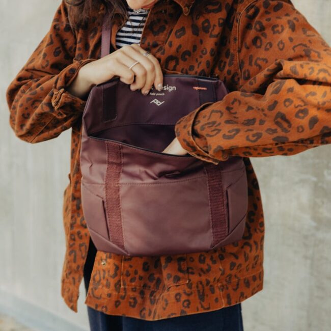 field-pouch-eclipse-lifestyle-159A0129 field-pouch-eclipse-lifestyle-159A0129
