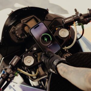 mobile-moto-stem-chl-lifestyle1_4bd6c824-e149-4db7-ad6a-9da1b1228a00