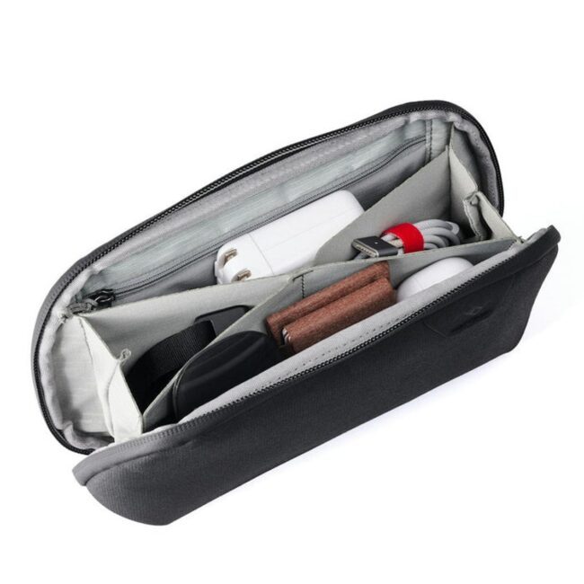 smalltechpouch-black-159A8711_3c5ea126-f16e-4b55-939e-0da00eca9c76
