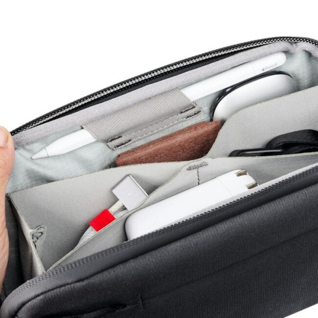 smalltechpouch-black-159A8729_2480495a-828e-461a-8d73-d1747293f318